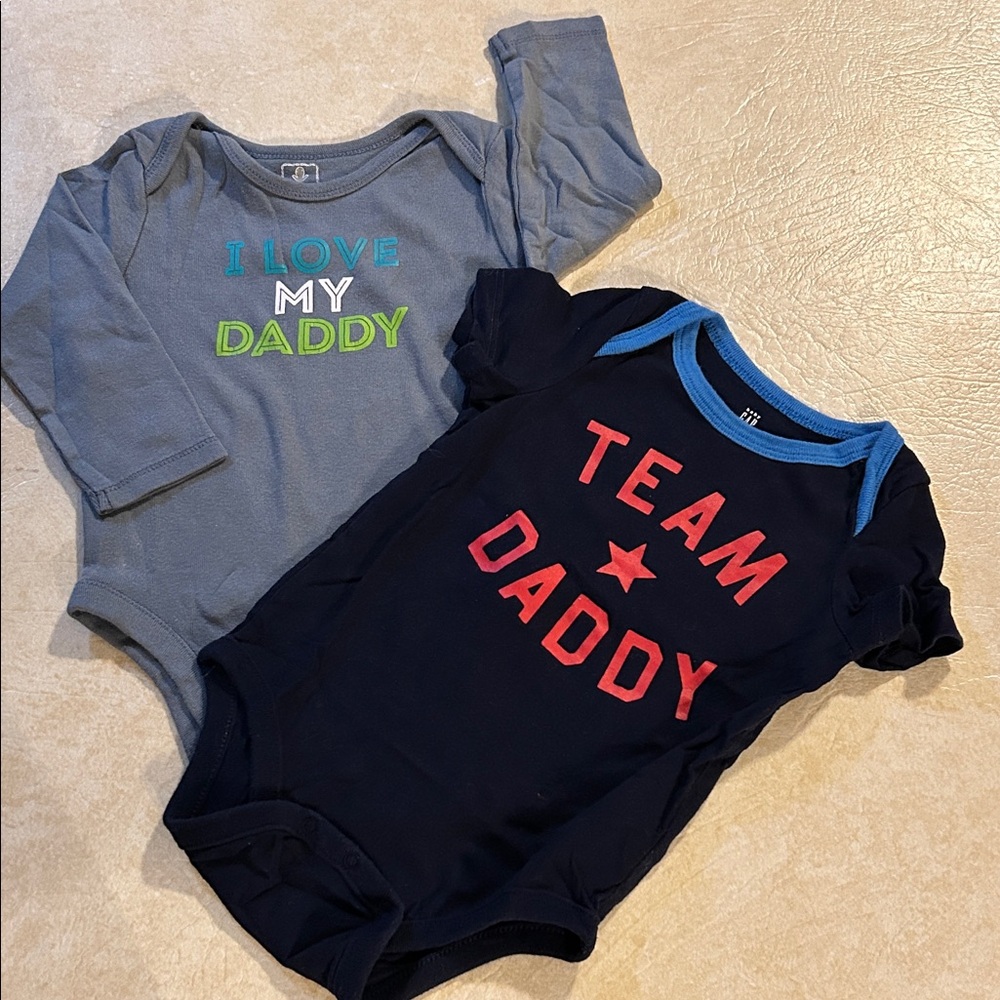 Set of 2 “Daddy” Onesies 6-12M 😍
